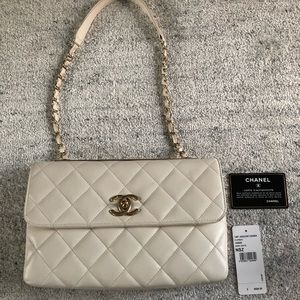 Authentic CHANEL trendy shoulder flap-bag in cream